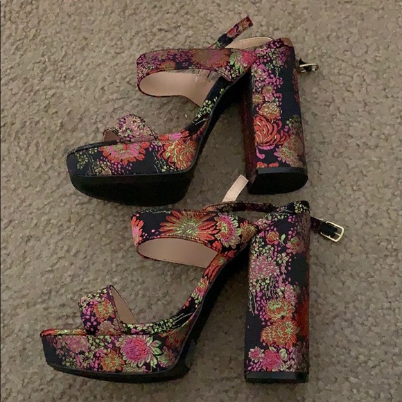 NWOT Qupid Floral Brocade Chunky Platform Heel - Picture 7 of 12